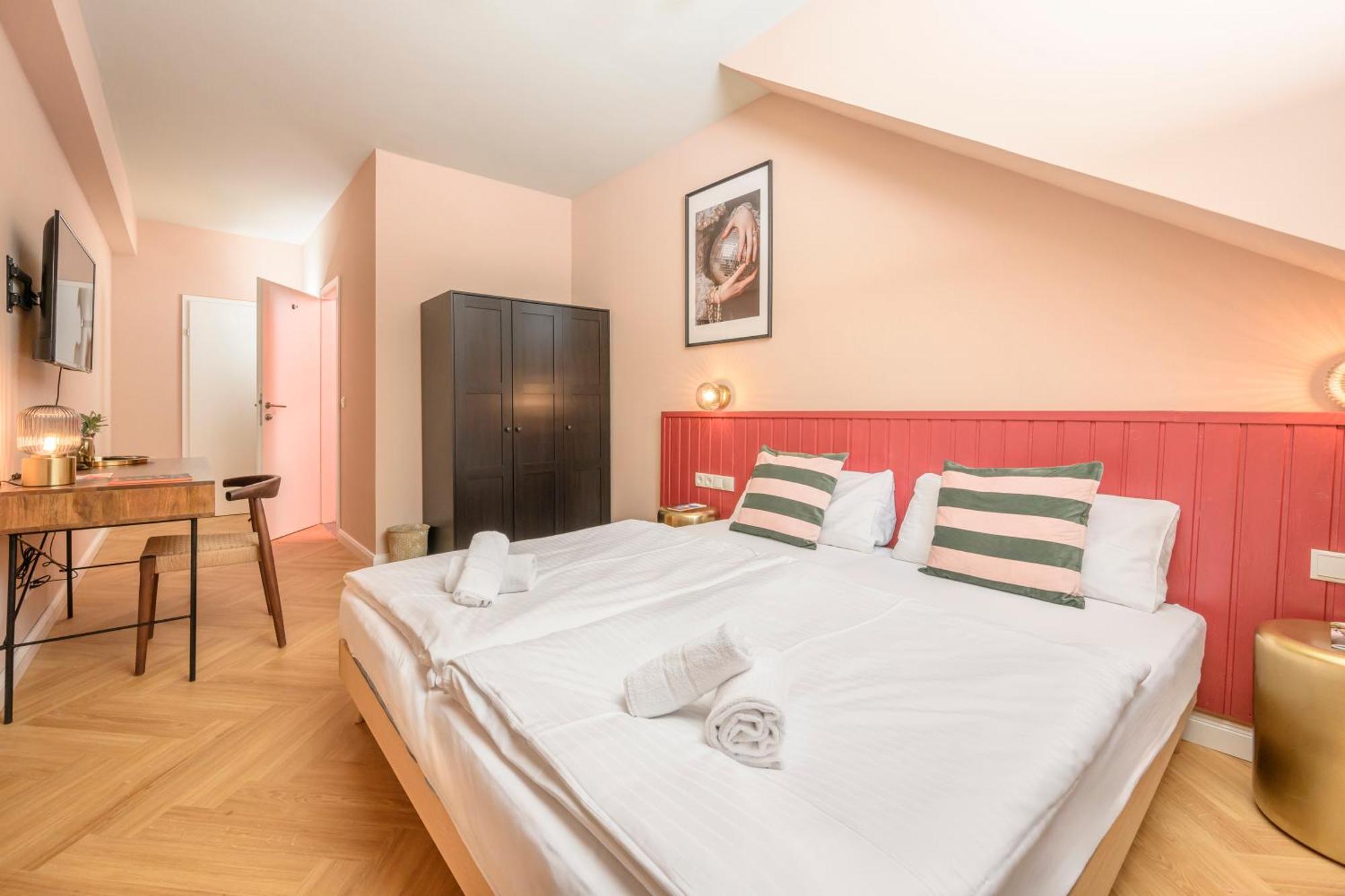 Palais Palffy Suits Виена Екстериор снимка