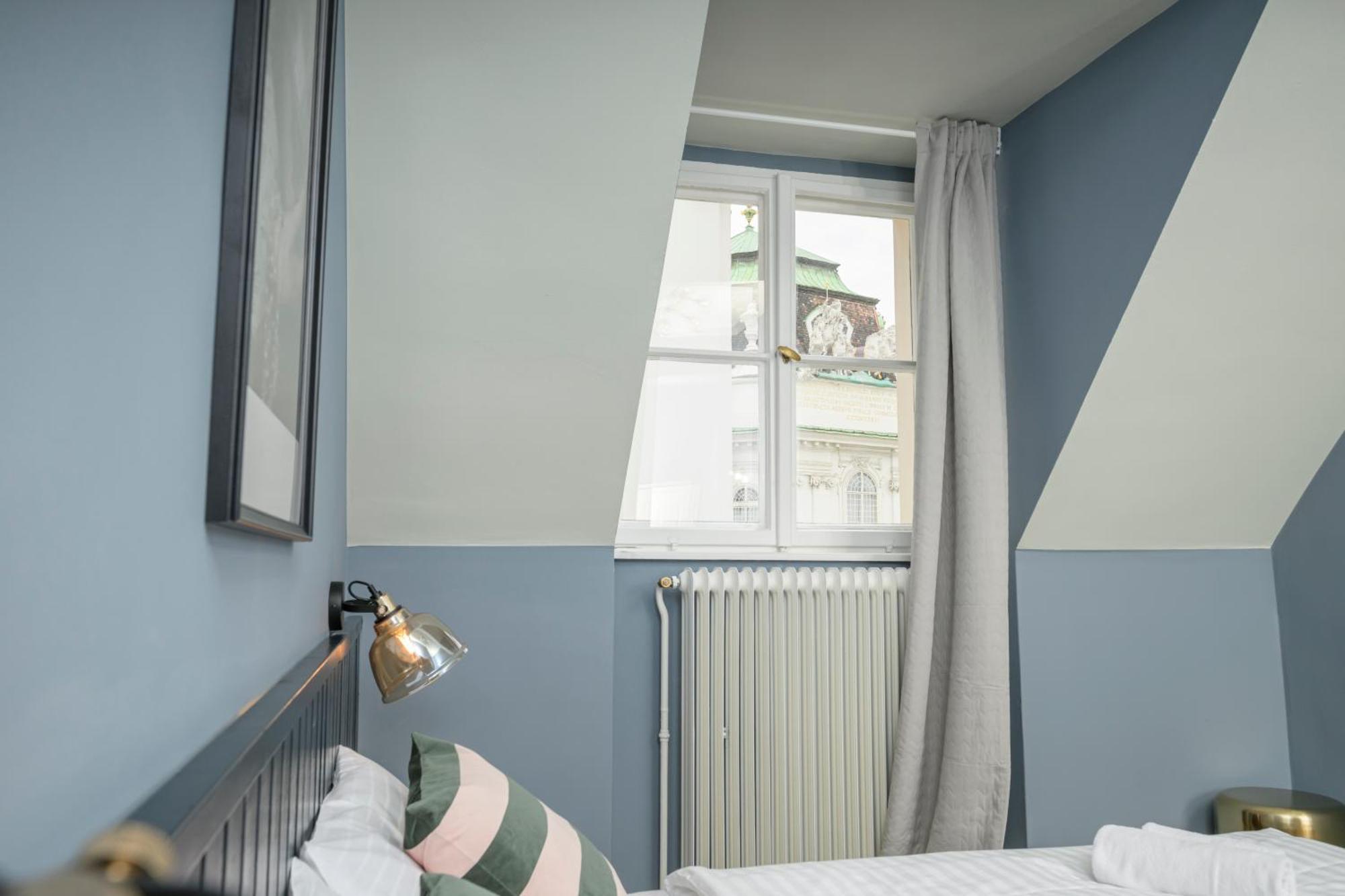 Palais Palffy Suits Виена Екстериор снимка