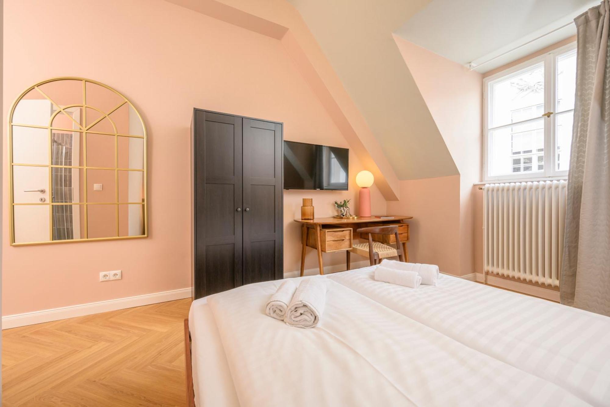 Palais Palffy Suits Виена Екстериор снимка