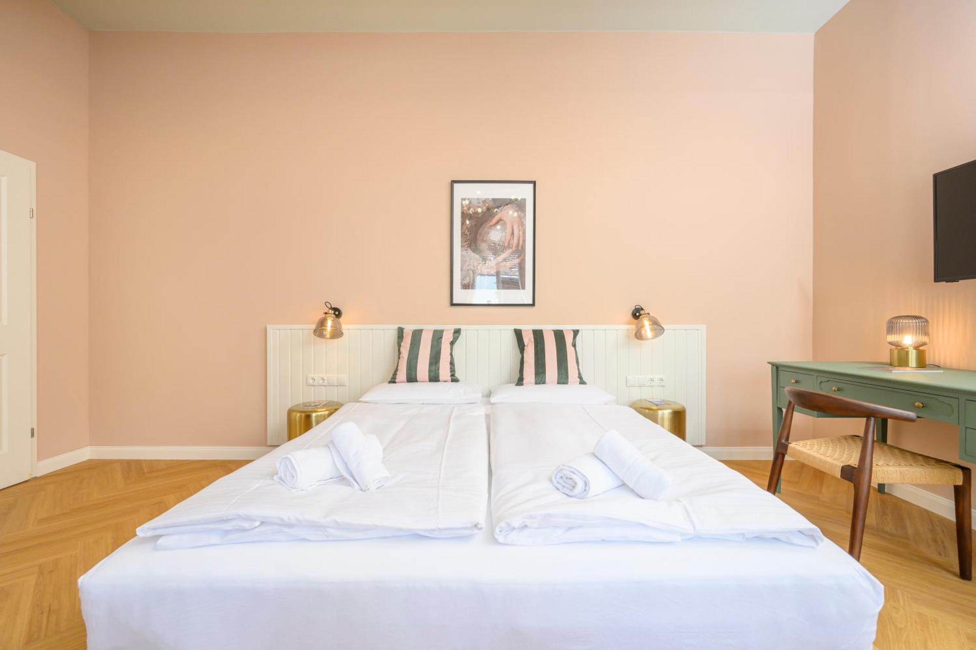 Palais Palffy Suits Виена Екстериор снимка