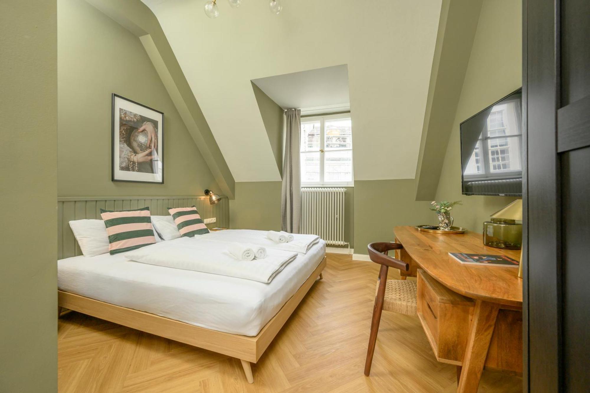 Palais Palffy Suits Виена Екстериор снимка