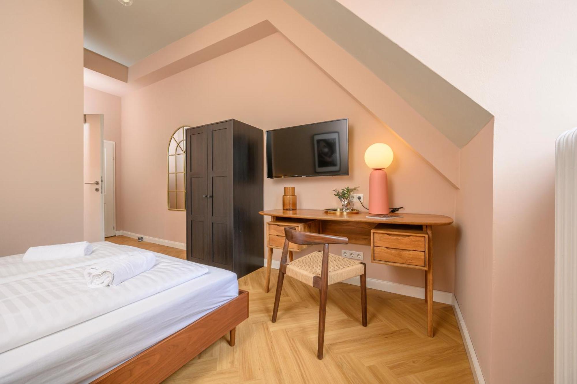 Palais Palffy Suits Виена Екстериор снимка