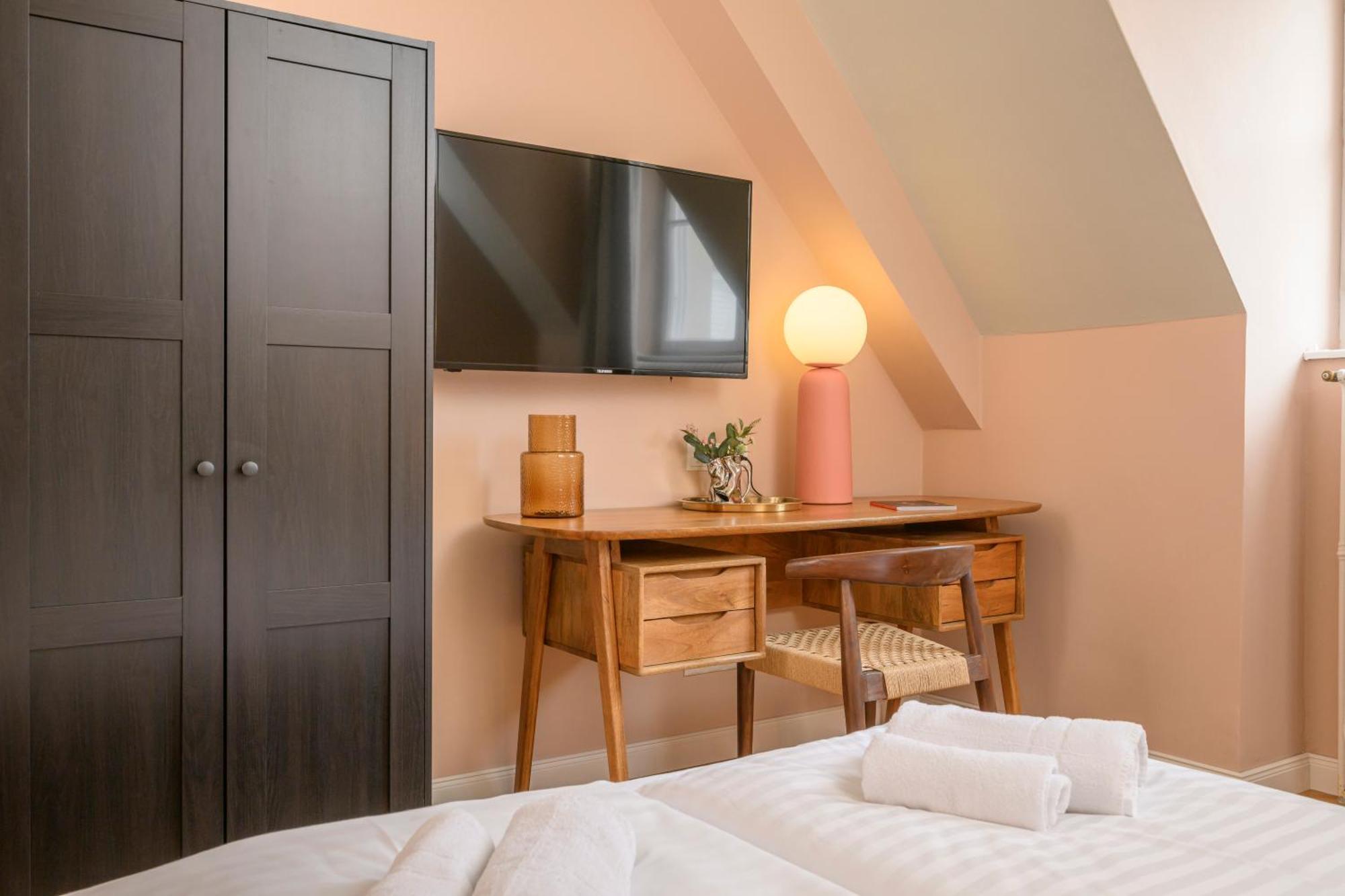 Palais Palffy Suits Виена Екстериор снимка