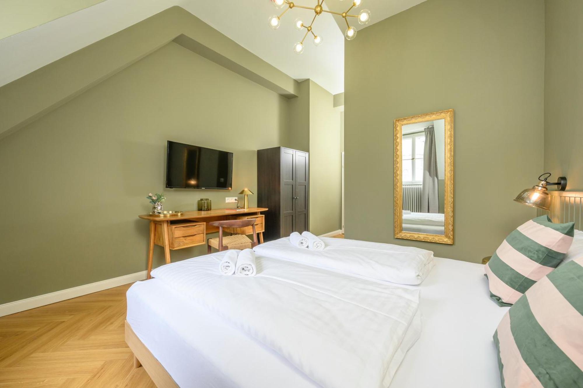 Palais Palffy Suits Виена Екстериор снимка