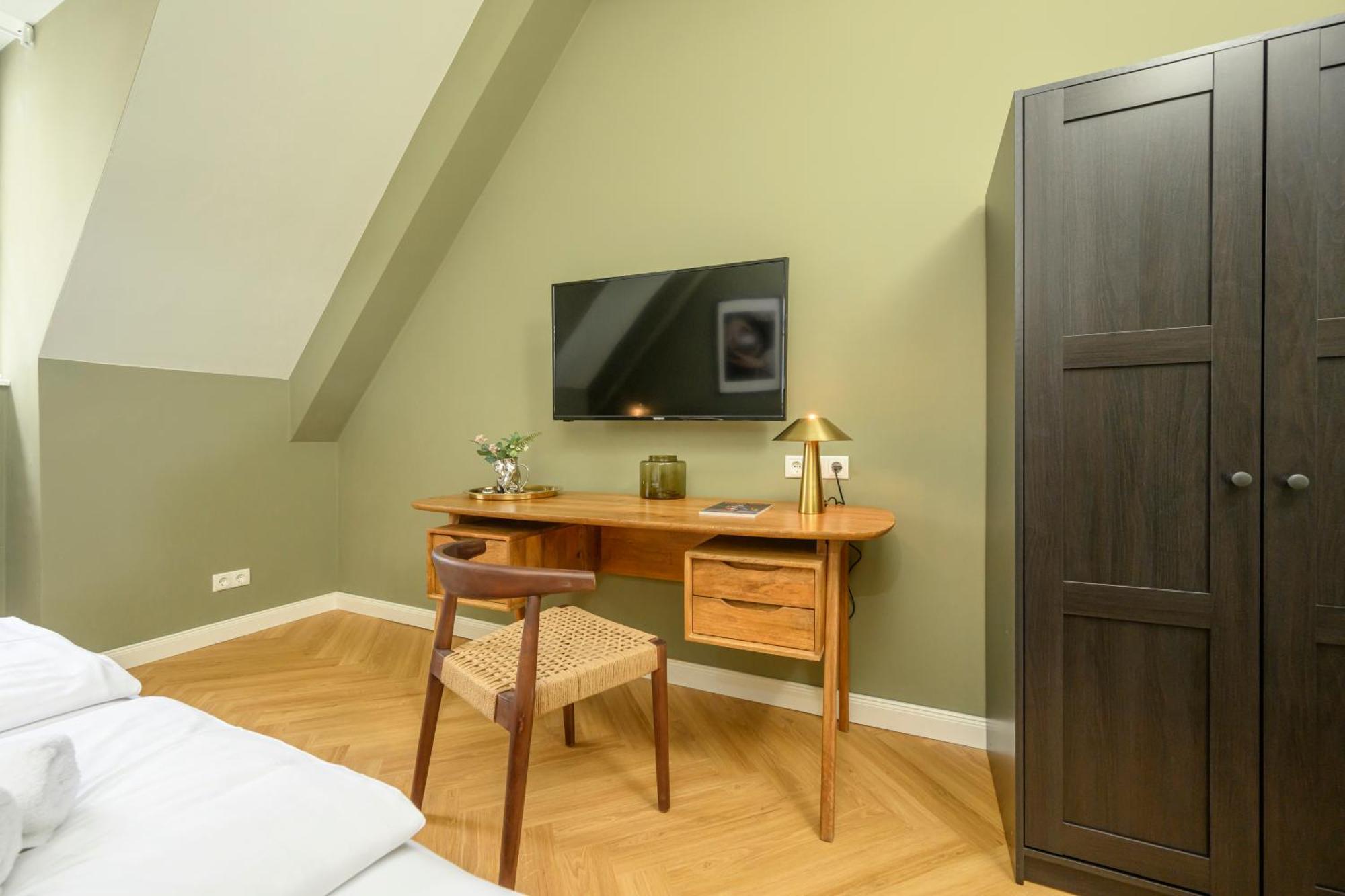 Palais Palffy Suits Виена Екстериор снимка